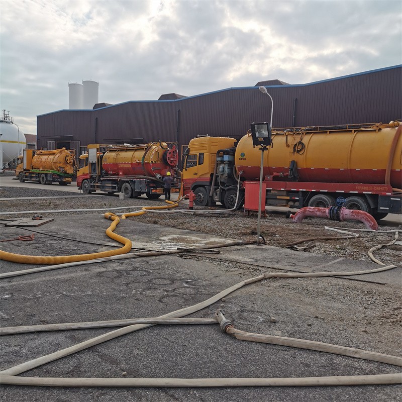 翠峦污水池清理